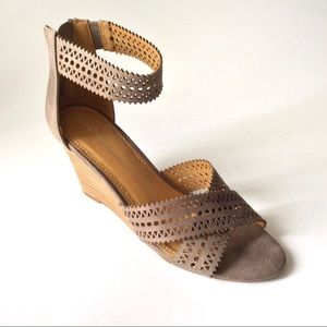 NEW with box Report Sharon preforated gray heels Size 7.5